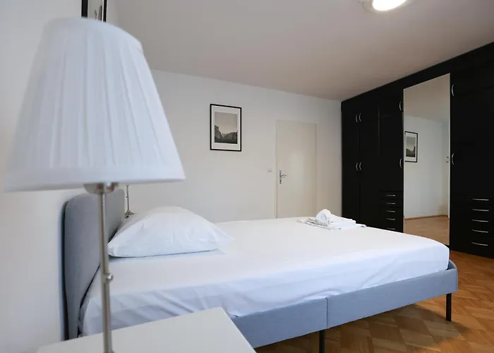 Retro Apartment In The City Center.