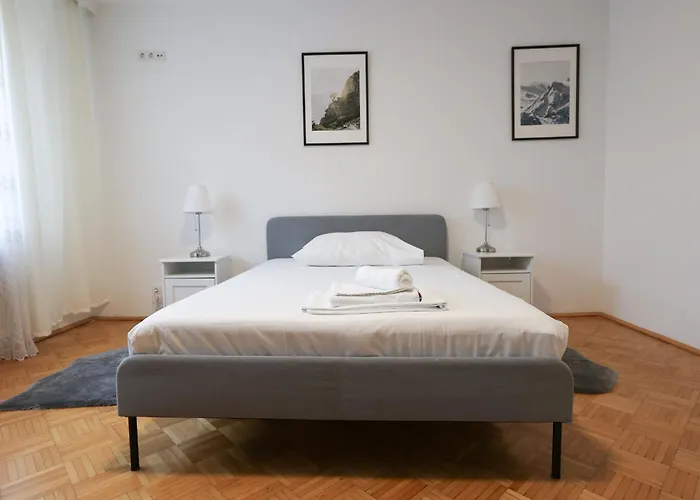 Retro Apartment In The City Center.